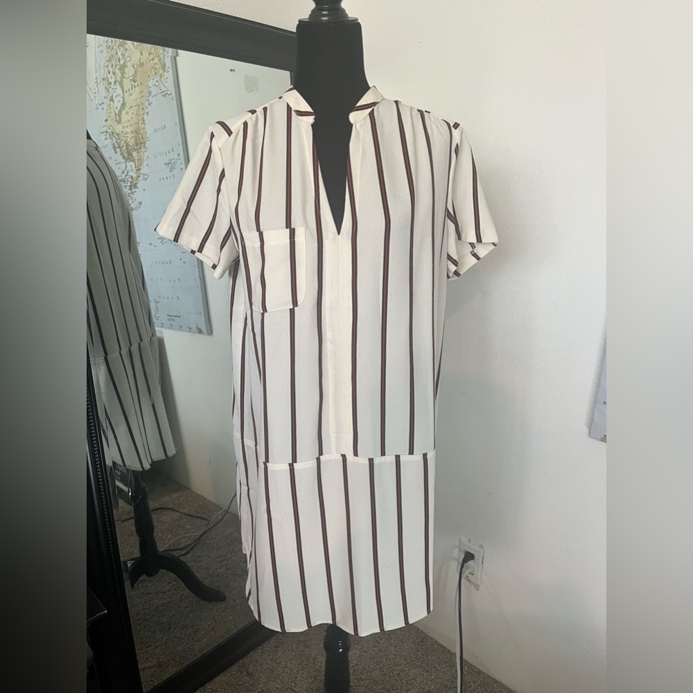 all in favor, size large, white with blue and maroon vertical stripes